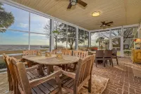 Stunning Lake Moultrie Estate on Deep Water -  Privatzimmer