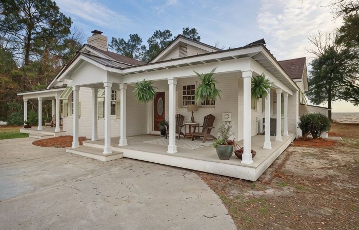 Stunning Lake Moultrie Estate on Deep Water
