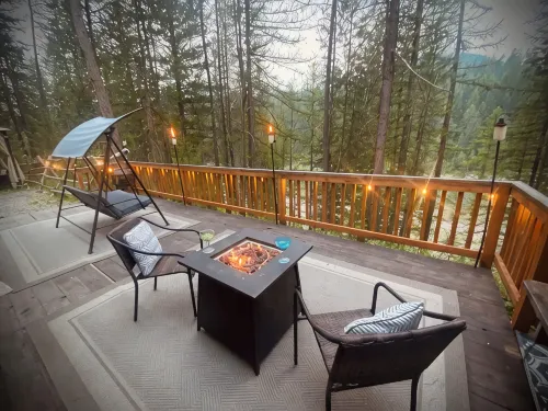 Secluded riverfront RV 7 Miles from Glacier National Park! - Alojamientos