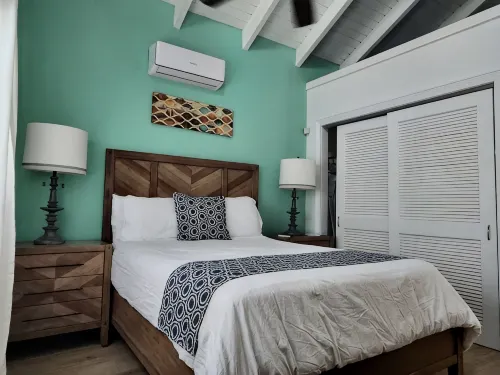 Beautiful villa West with pool- 5 minutes to Gracebay beach - 2-Star