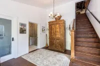 Historic Cedar Mansion Bungalows Barn - 1 Block from Sonoma Square - 3-Star