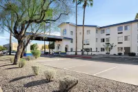 Days Inn & Suites by Wyndham Mesa Near Phoenix - Gym