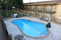 Menifee Inn - Swimmingpools