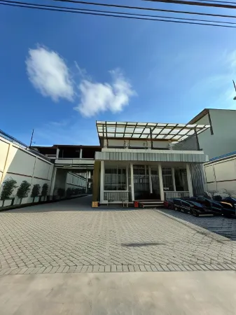 Lim's Hotel Отели в г. Serdang Bedagai Regency