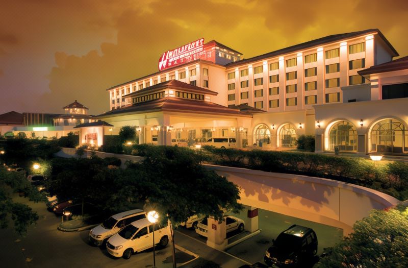 Waterfront Airport Hotel and Casino – Mactan