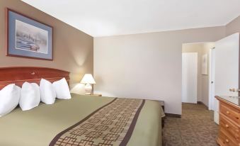 Ramada by Wyndham Fresno North