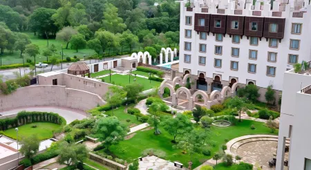 Islamabad Serena Hotel Отели рядом с достопримечательностью «Shakarparian National Park»