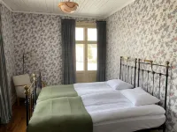 Strandgården Hoverberg. Hotels near Klövsjö-Storhogna skidområde