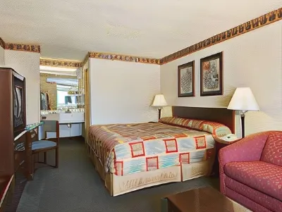 Quality Inn Calhoun North I-75 Hotels in Calhoun