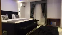 Queens Court Hotel Lagos - 주차장