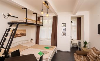 Flying Bed Apartment Close to Prague Castle and Airport