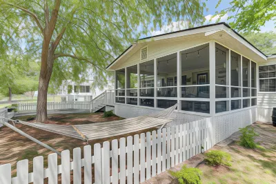 Lake Marion Home: Kayaks, Dock, Waterfront Fun!