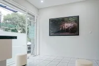 Roso Tentrem by Calli Rooms