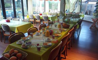 Pension Strohm im Lieth Café
