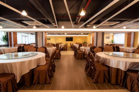 Higher Hotel Отели рядом с достопримечательностью «Yayasan Sultan Haji Hassanal Bolkiah Complex»