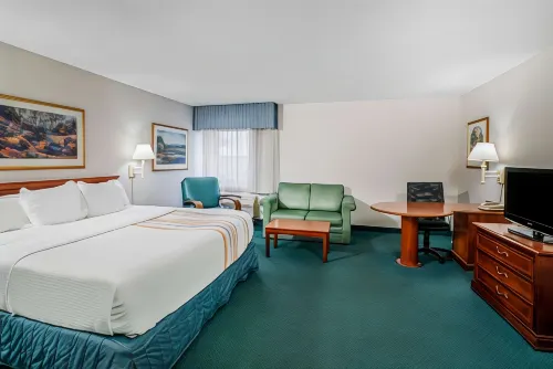 La Quinta Inn & Suites by Wyndham Nashville Franklin Hotels in Williamson County