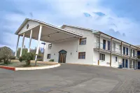 Salt Creek Lodge Hotels in Graham