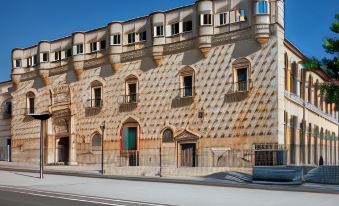 2. Hotel Gu..