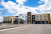 Fairfield Inn & Suites Fond du Lac Hotels near Thelma Sadoff Center For the Arts