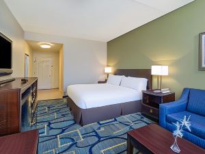 Holiday Inn Express & Suites Easton