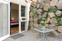 The Hill Guesthouse Hotels in Fludir