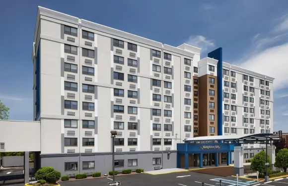 紐瓦克機場希爾頓歡朋酒店