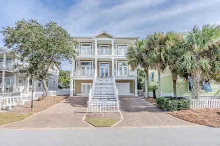 Fabulous 5BR/ Perfect Location on 30A/ Steps to Private Beach/ Gulf View/ Pool