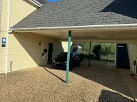 4 Star Luxury Ground Floor apartment, quiet with 2 car covered parking