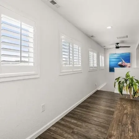 Seaside Breeze - 4BR 3BA 5 min. Walk to Beach