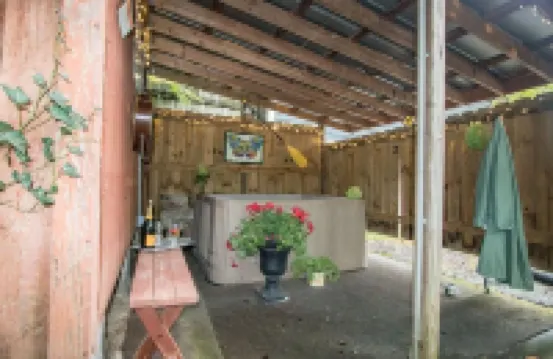 Log Cabin~Hot Tub-~Walk To Town~on Appalachian Trail~wi-fi~ Hotels in Hot Springs