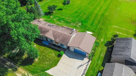 Lake Front Home with Plenty of Space inside and outside. 100 Ft of Lake Frontage