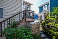 Oceanblock & Downtown Bethany - 2 bed / 1 bathroom with Private Sun Porch