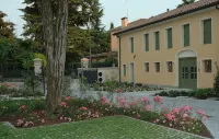 Villa Maternini Hotels near Colliwood
