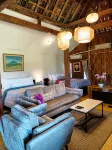 Villacantik Yogyakarta Triple Bed for 6 Persons فنادق في Sanden