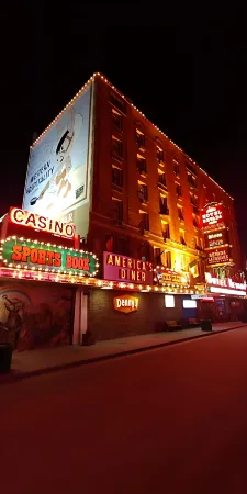 Hotel Nevada & Gambling Hall Отели рядом с достопримечательностью «Ely Renaissance Village»