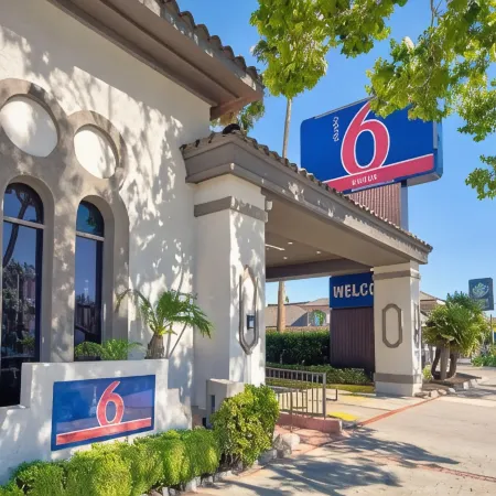 Suites Lawndale, CA – South Bay