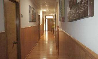 Hostal Banderas - Housity