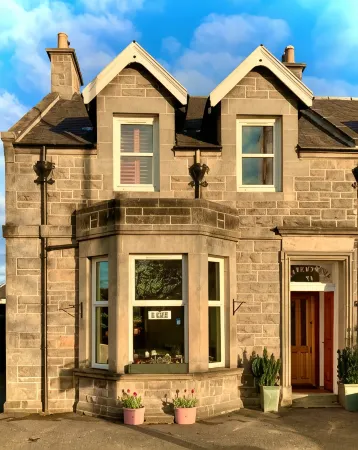 Ravenswood Guest House Отели в г. Тилликолтри