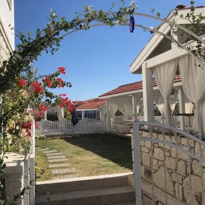 Alacati Alaris Hotel - سرير ووجبة إفطار