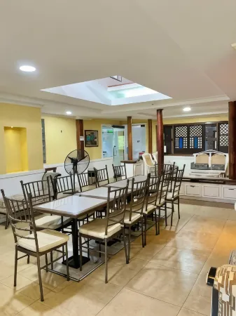 Casa Verde Hotel & Events Center Отели рядом с достопримечательностью «Island Cove Resort»