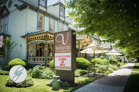 Vandiver Inn Отели в г. Чарлстаун