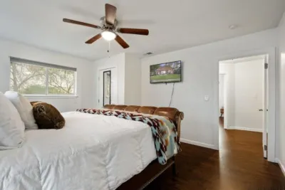 Experience Serenity in a 4Br3BA Downtown Home Hotel berhampiran Jejak Misi