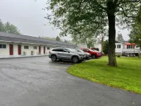 Rodeway Inn & Suites Brunswick Near Hwy 1 - parking