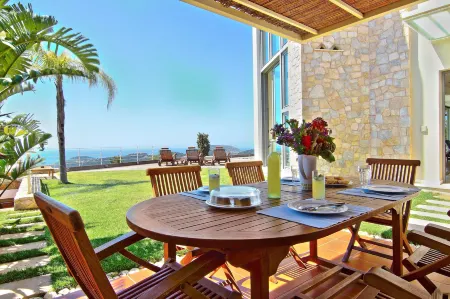 Villa TakeOff Saronida