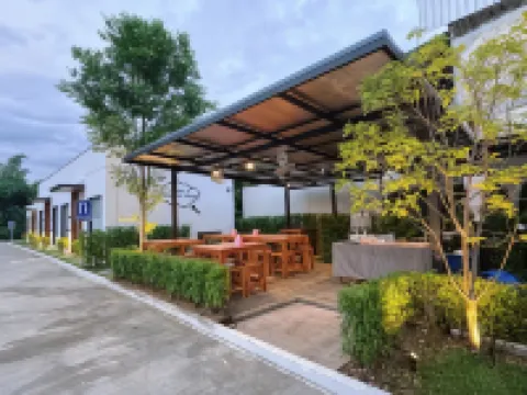 มนต์จันทรา เฮ้าส์ โรงแรมในอำเภอ คลองลาน