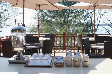 Wah Resort Gili Trawangan Отели рядом с достопримечательностью «Гили Мено»