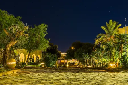 Les Jardins de Toumana Отели в г. Джерба