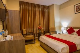 Hotel Regal Airport