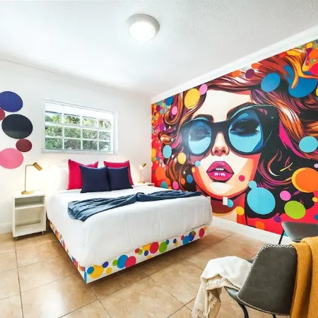 La Femme Paradise/ Heated Pool/ Mini Golf/ Pickleball/5 Bedrooms/Jacuzzi/BBQ