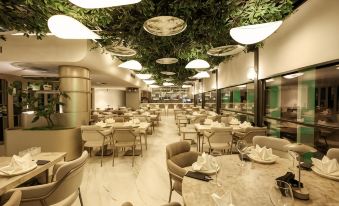 Four Hills Hotel